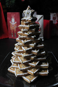 GINGERBREAD COOKIE TREE