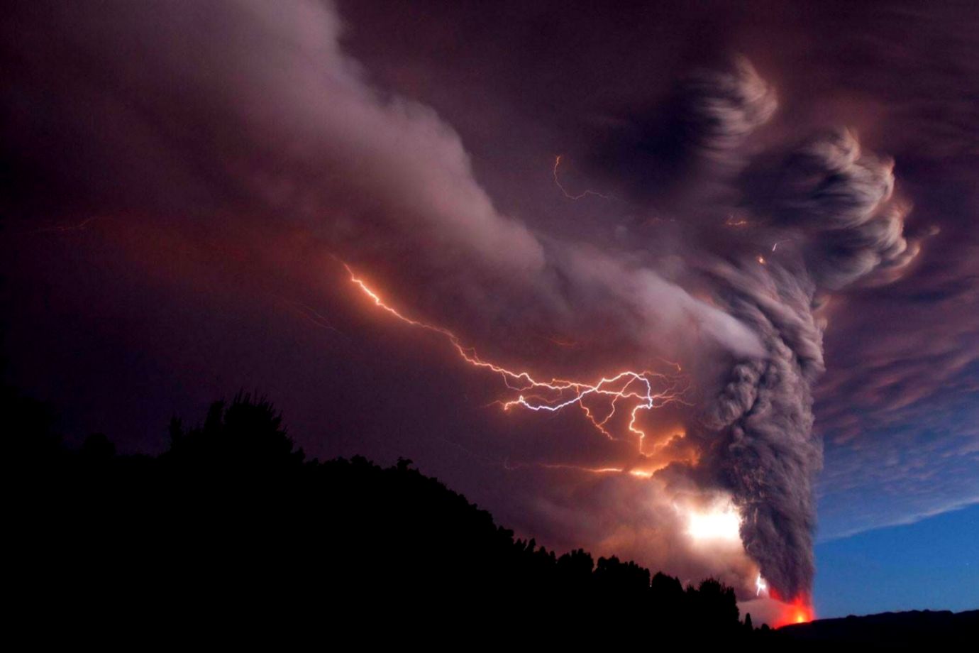 Volcano Lightning Volcano Lightning