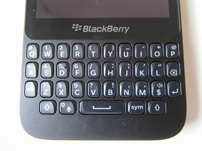 BlackBerry Q5 Review and Specs