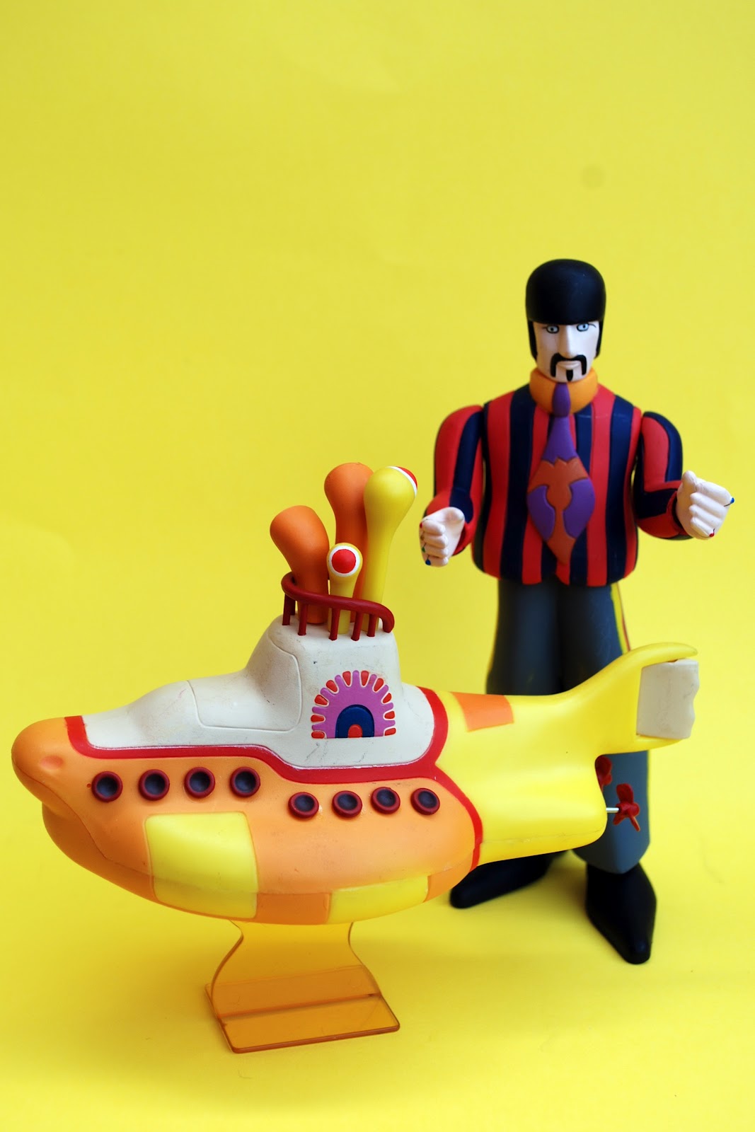 BEATLESZALE "YELLOW SUBMARINE" IRUDIAK