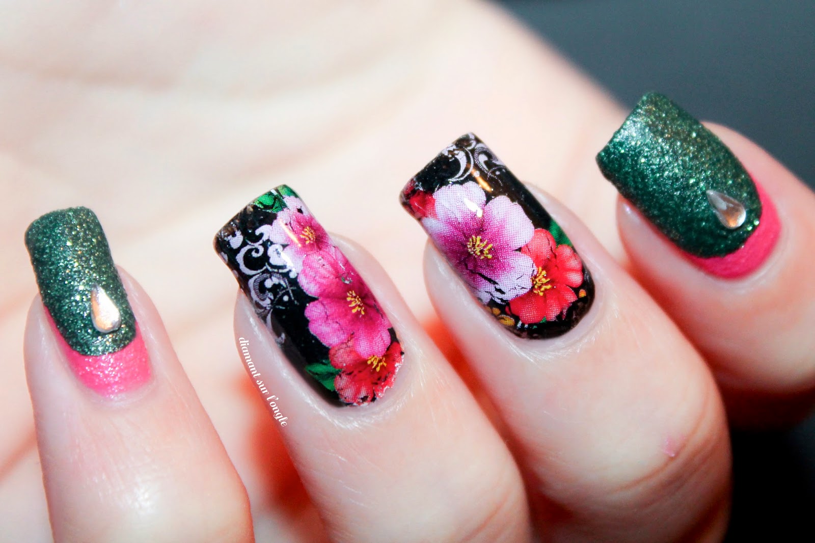Flowery Nail Art inspired by kitsch english flowers