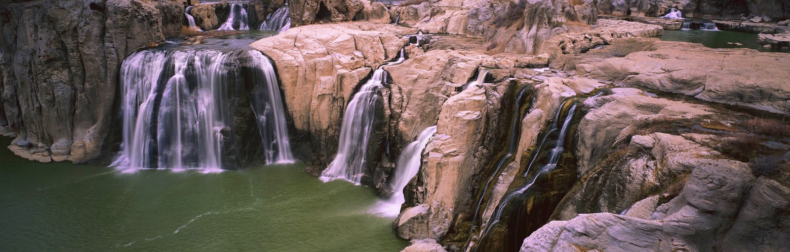 Twin waterfalls free hd desktop wallpaper