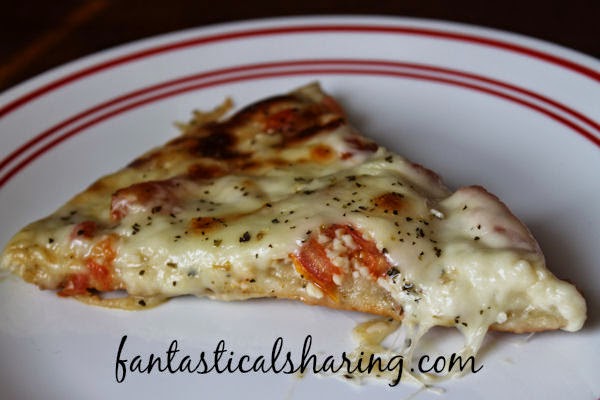 Ward off all those pesky vampires with this super yummy, super easy Garlic Lovers Pizza #recipe