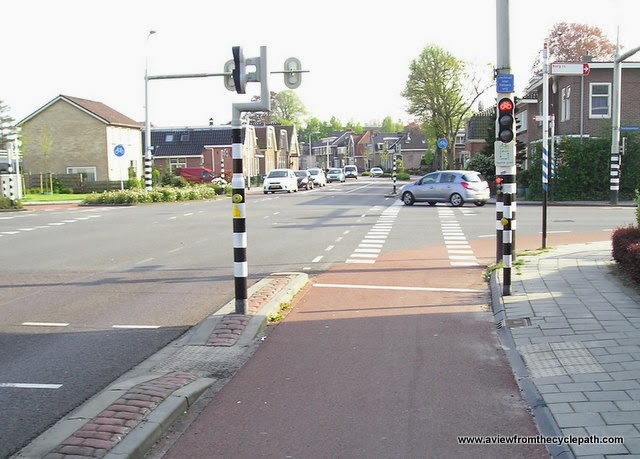 A View From The Cycle Path The Best Traffic Light Solution For Cyclists Simultaneous Green Scales To Almost Any Size Of Junction Safe Convenient