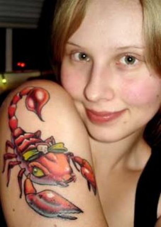Lovin this amazin 3D scorpion tattoo and hasn't that chick just got the 
