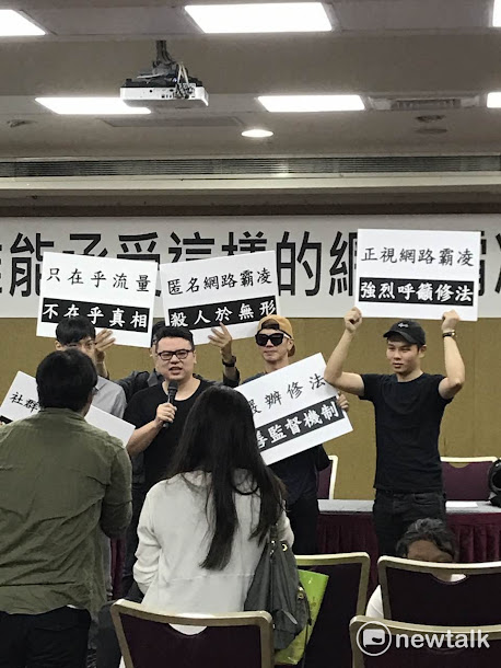律師呂朝章、朱治國在記者會中說明事件來龍去脈。 律師呂朝章、朱治國在記者會中說明事件來龍去脈。