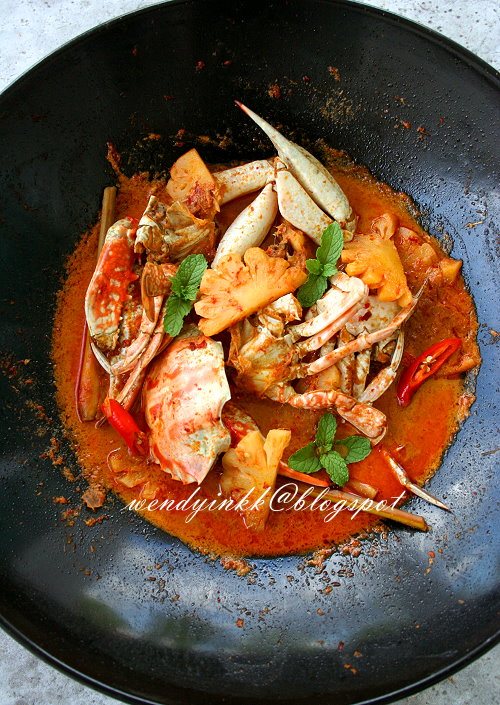 Table for 2.... or more Crab Curry with Pineapple Pineapples 1