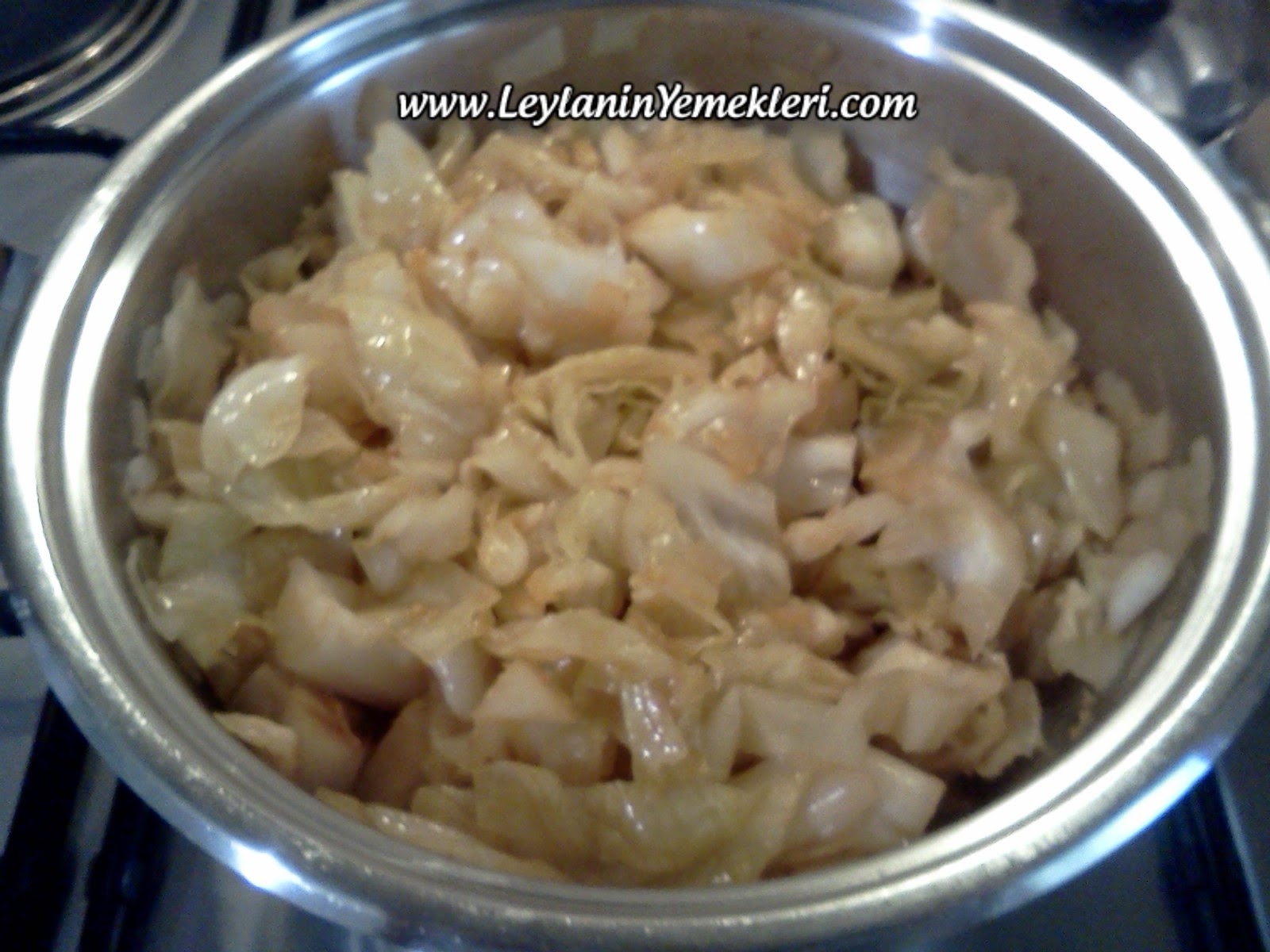 Turşulu Etli Lahana Yemeği Nasıl Yapılır? Yemek Tarifleri