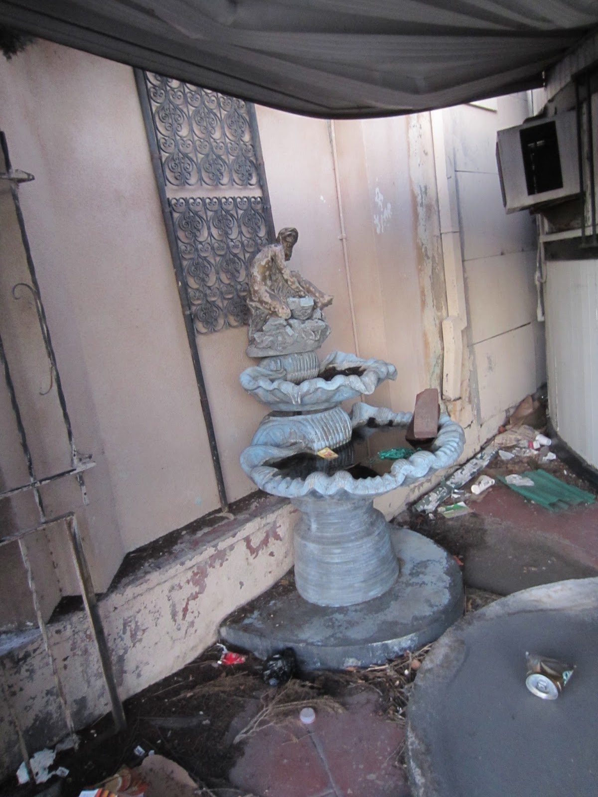 wacky tacky Chow Time Idle Hour, The Devil's Playground