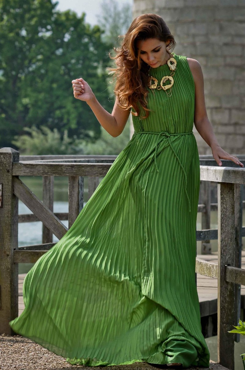 simona-mar-handmade-jewellery-gold-large-agate-large-slab-gemstones-statement-necklace-bodiam-castle-style-blog-ted-baker-maxi-moss-green-pleated-dress.jpg