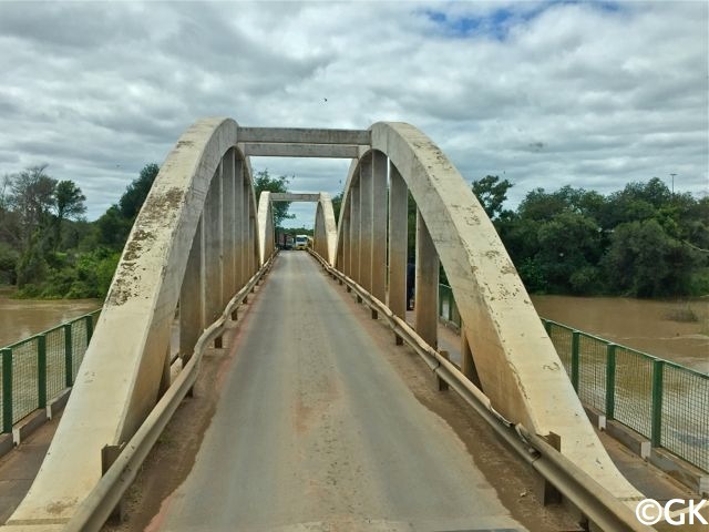 28.2.2017 Grenzübergang Martins Drift über den Limpopo nach Südafrika.