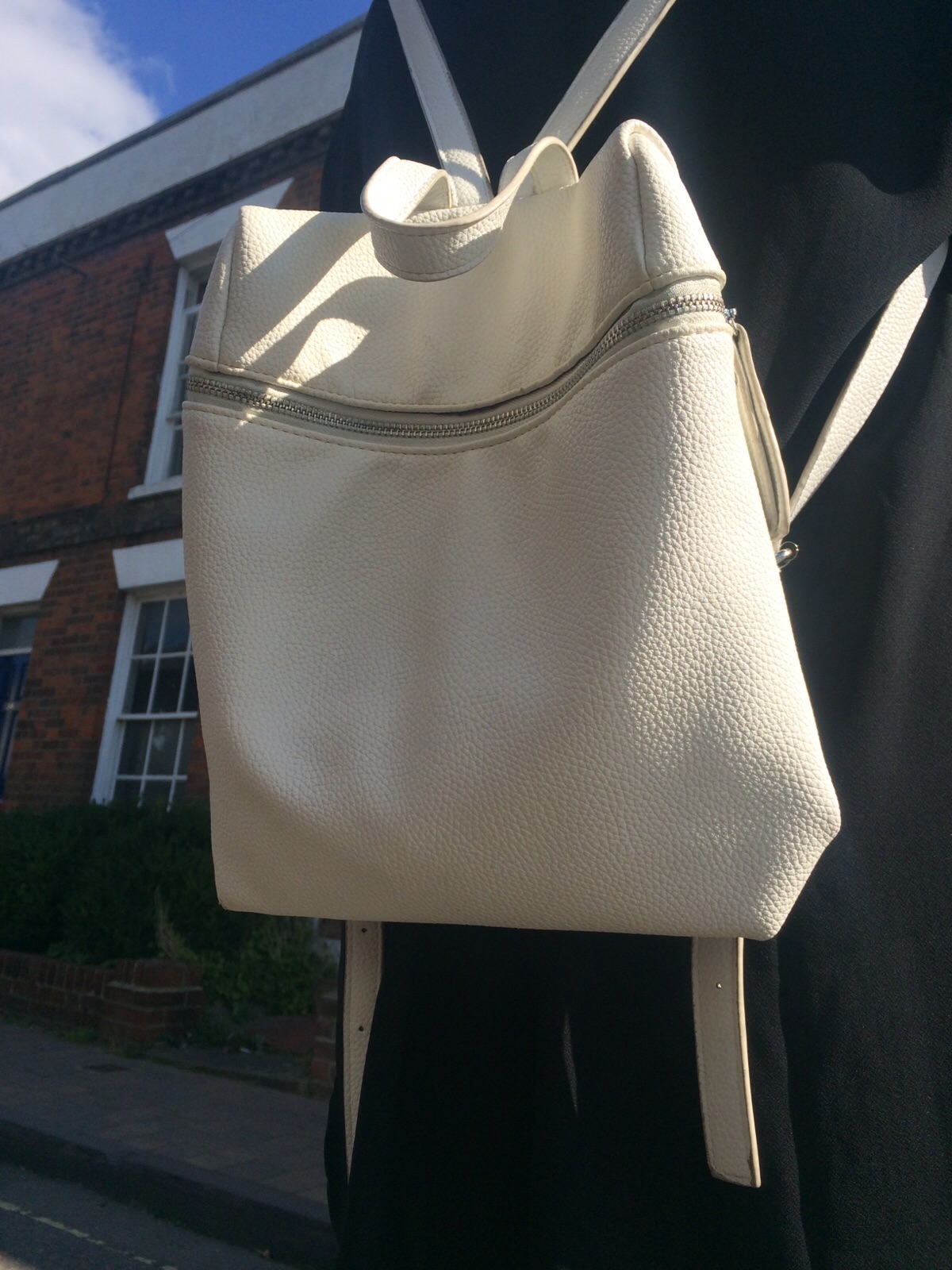 Young hungry free white backpack, ootd, outfit post, street style, fashion blogger