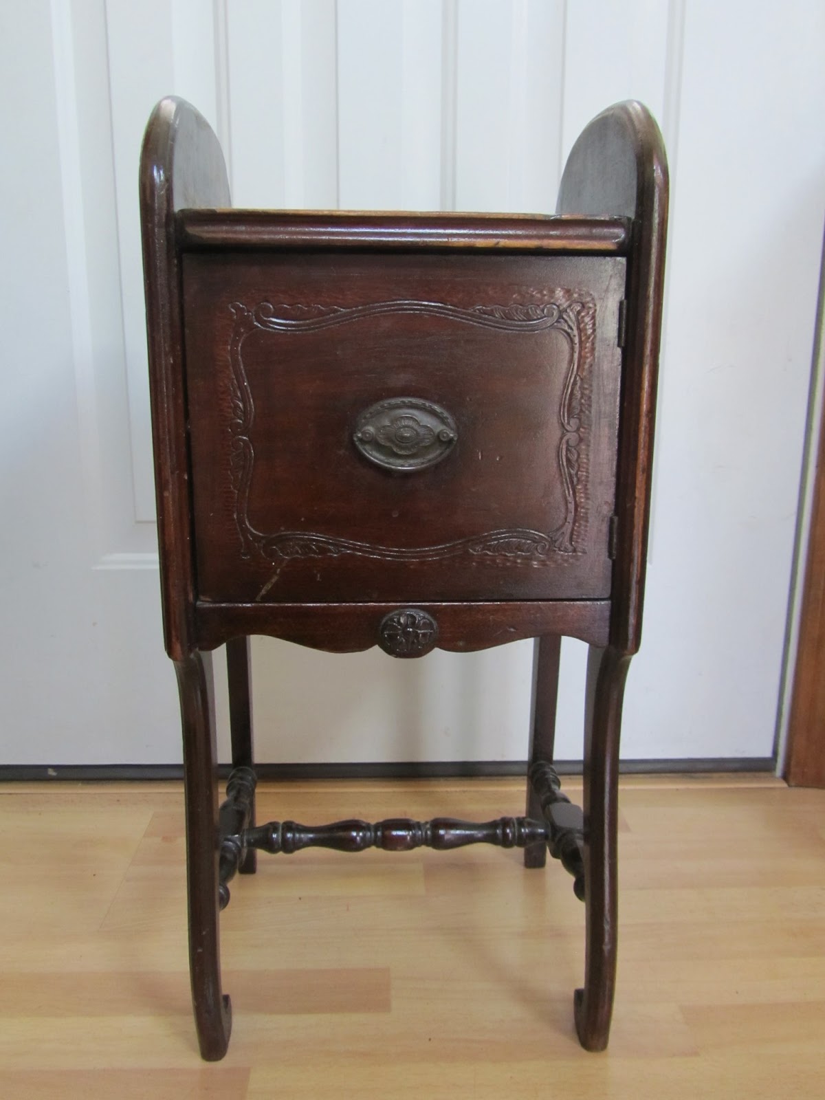 to Lovequist Antiques! Antique Copperlined Wood Humidor