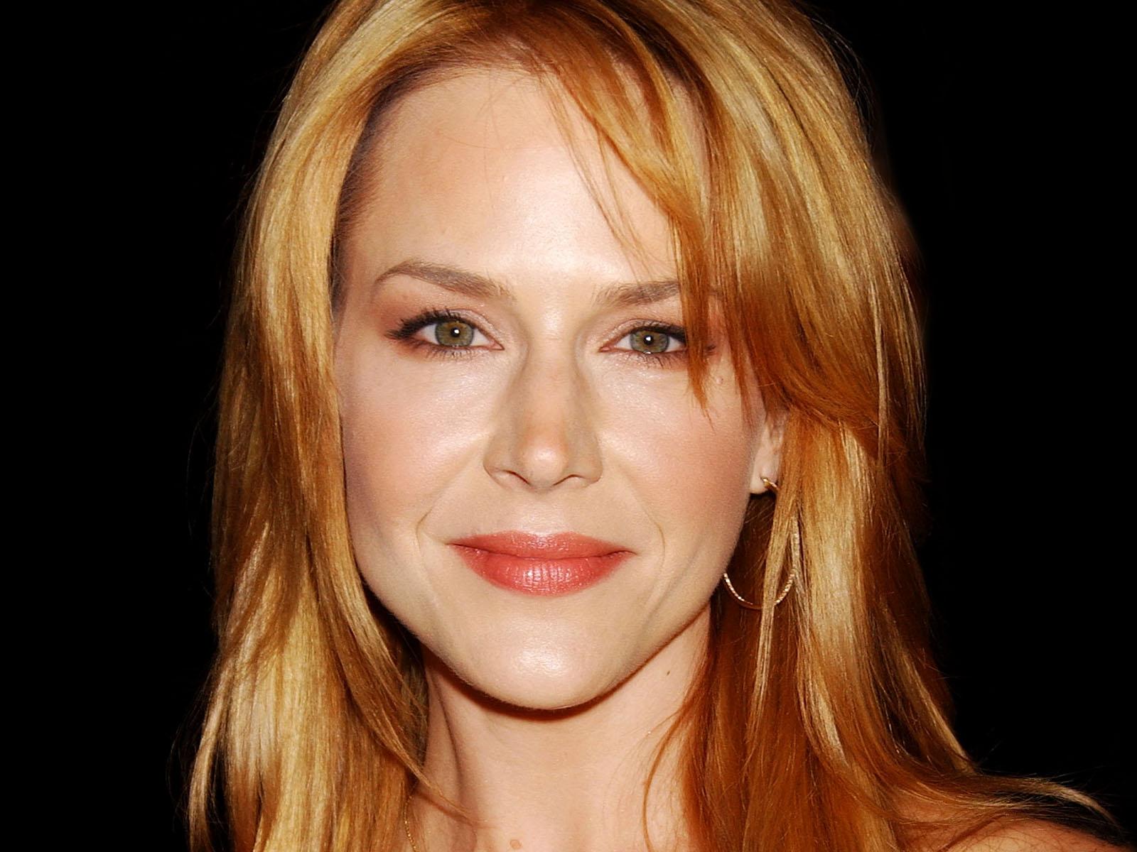 Julie Benz Profile-Images in 2012 | Hollywood Stars