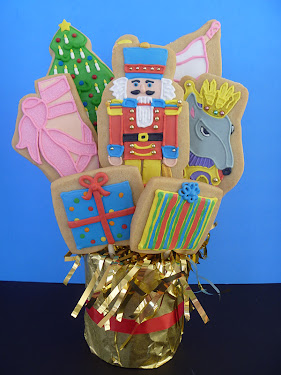 http://www.sweetdreamscakeapp.com/2011/12/20/no-cookie-cutter-no-problem/