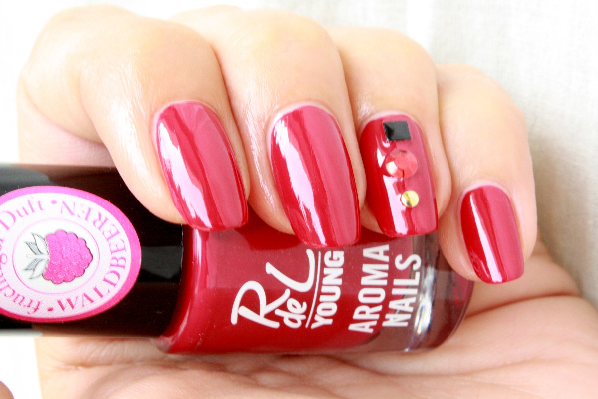 My List Of. [ Review ] Rival de Loop Young Aroma Nails Waldbeere