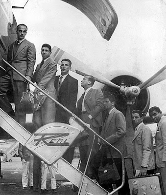 O Aeroporto de Congonhas em outros tempos   Sele%C3%A7%C3%A3o+paulista+embarcando+em+CGH+1958