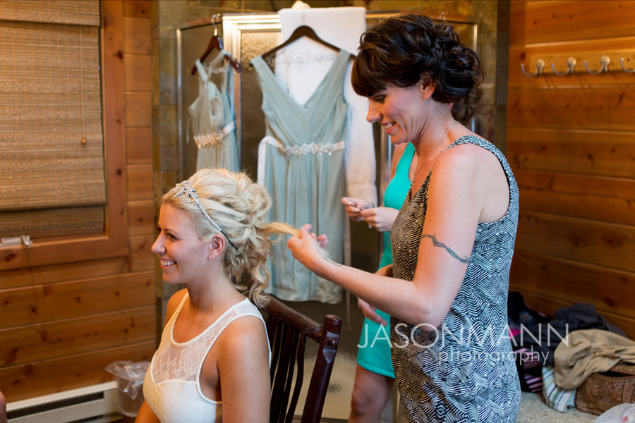 Door County Wedding: Bride getting ready. Photo by Jason Mann Photography, 920-246-8106, www.jmannphoto.com Door County Wedding: Bride getting ready. Photo by Jason Mann Photography, 920-246-8106, www.jmannphoto.com