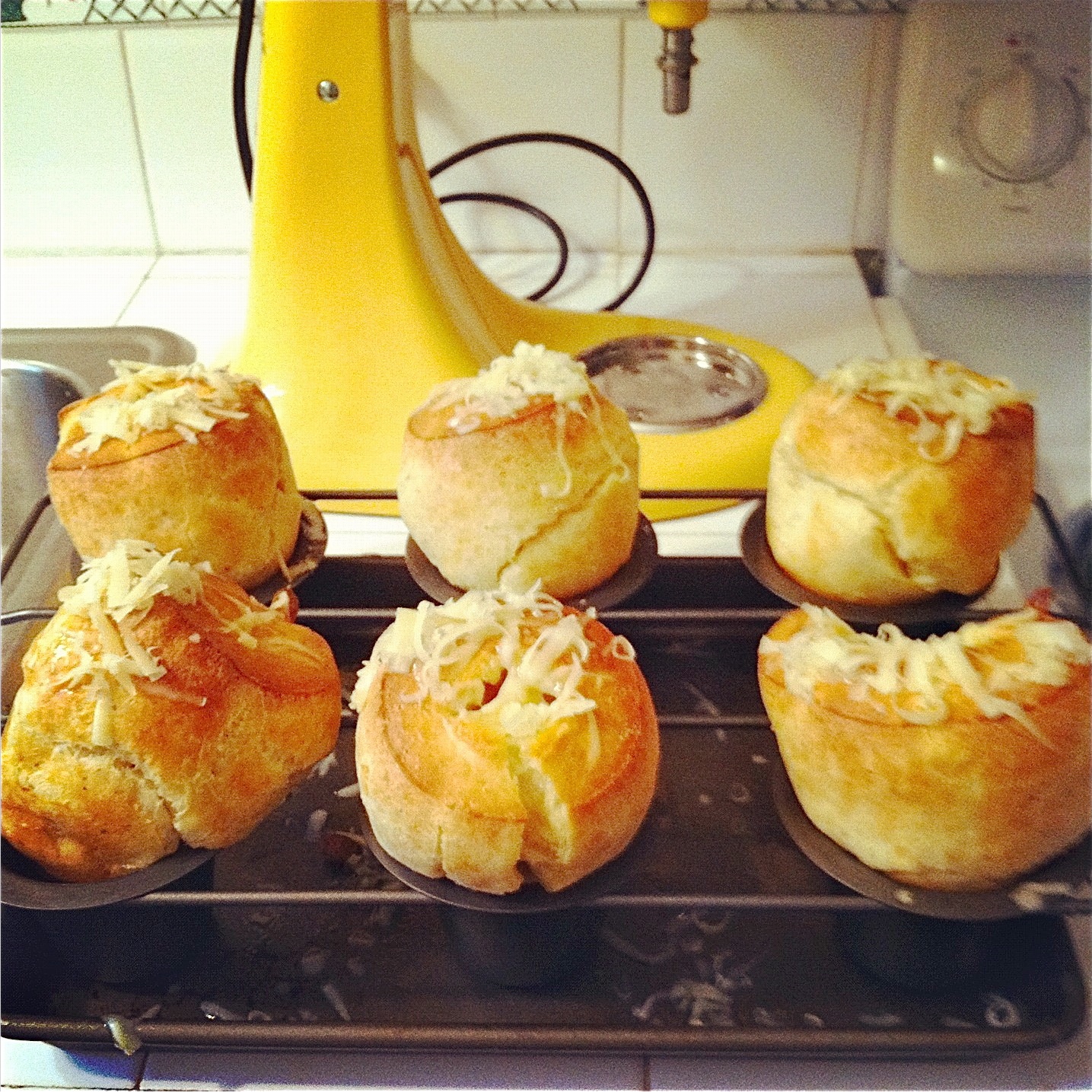 little kitchie gruyere + black pepper popovers
