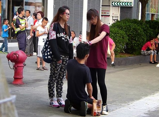Guy lick chinese girls shoes pic