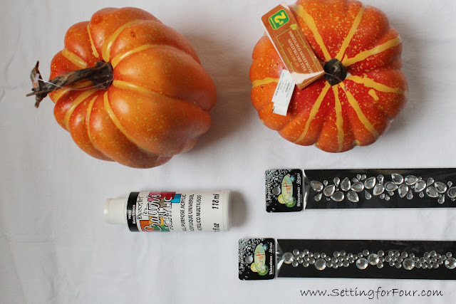 Make this GLAM DIY Bling Pumpkin for a neutral elegant way to decorate your home for Fall and Halloween!