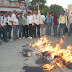 कानपुर - पत्रकार जागेन्द्र हत्याकांड के विरोध में प्रेस कलब ने राज्‍य मंत्री का पुतला फूंका