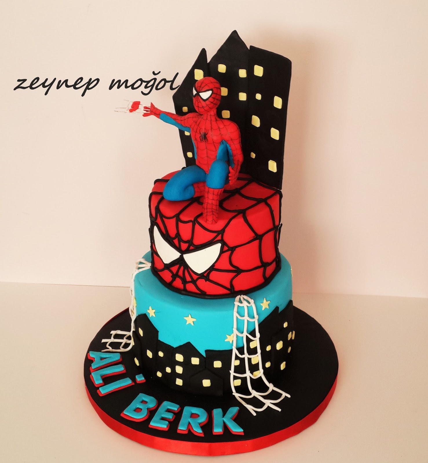 İpek Butik Pasta ,Çikolata ve Kurabiye Örümcek adam pastası (spiderman