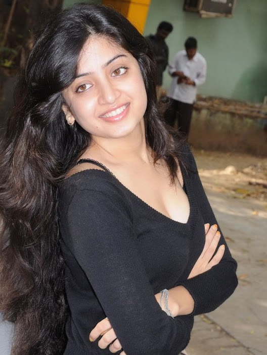 poonam kaur spicy in black skirt unseen pics