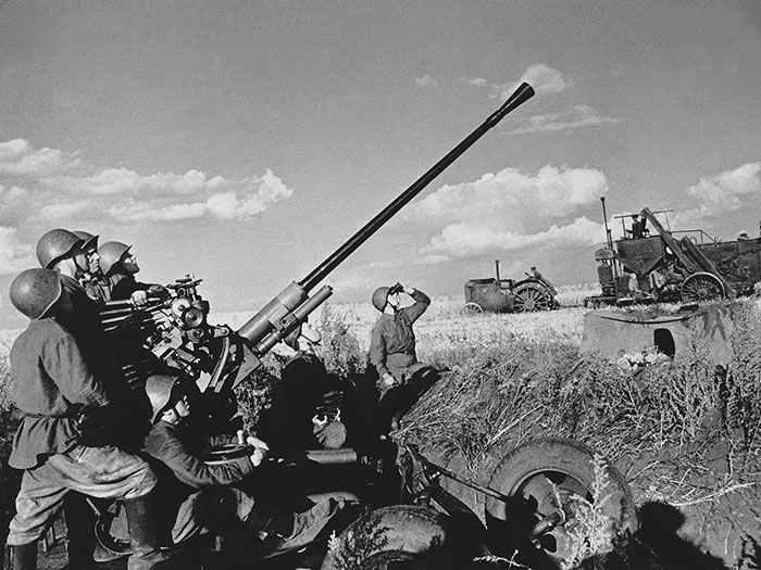 August+1941+Soviet+AA+artillery+scanning