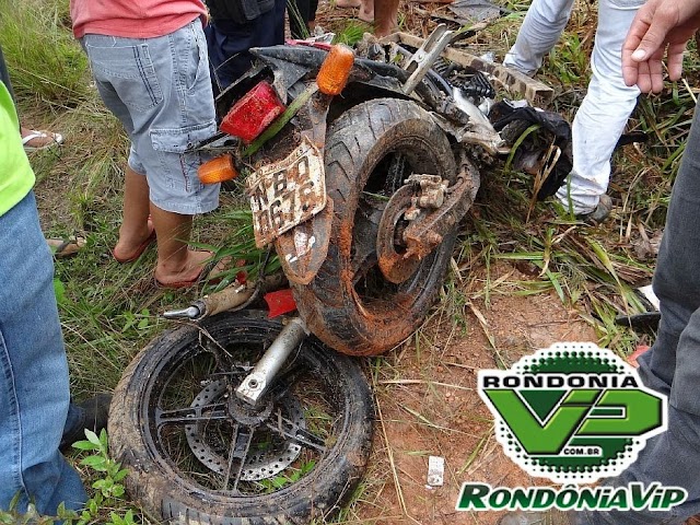Motociclista tem o corpo dilacerado por carreta na BR-421 em Monte Negro