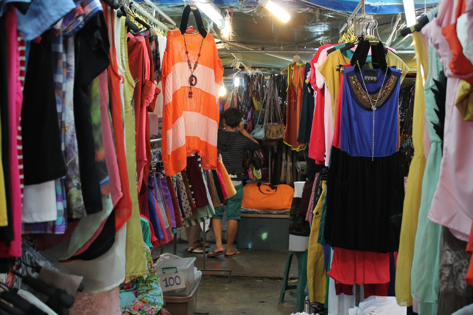 Things to do Phuket Weekend Market (ตลาดนัดเจ้าฟ้าวาไรตี้) an overview.