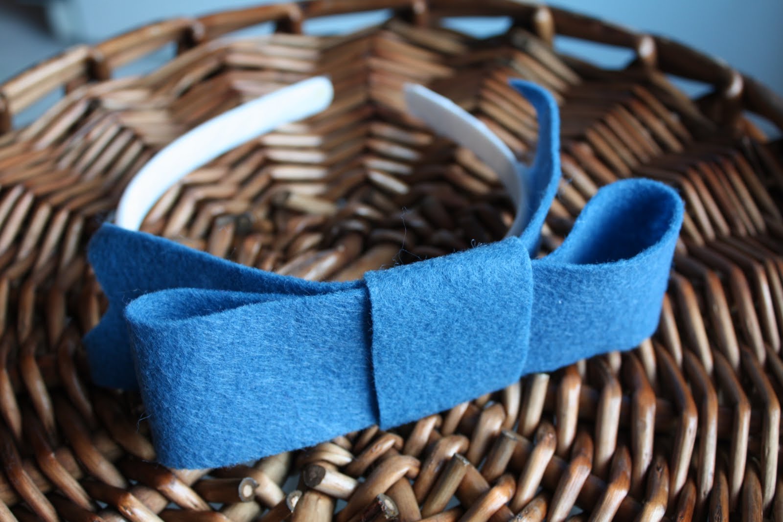 Amy's Craft Bucket DIY Felt Headbands and Velcro Flowers!