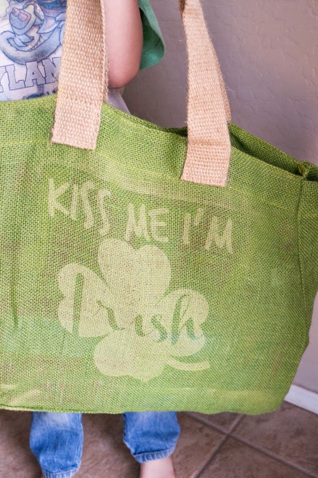 http://www.amomstake.com/2015/02/kiss-me-im-irish-diy-burlap-bag/