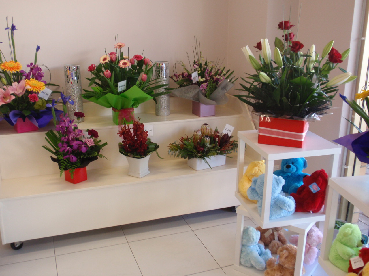 Bloomin' Mad Flowers Bloomin' Mad Flowers Florist Studio.....