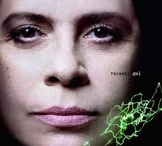 Gal Costa y Recanto. "Hoy, hasta quien no tiene talento puede cantar..."