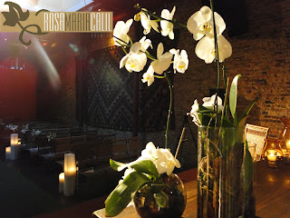 Arranjo Orquídeas mesa de cerimônia trio velas ambar, trio orquideas, mesa cerimônia