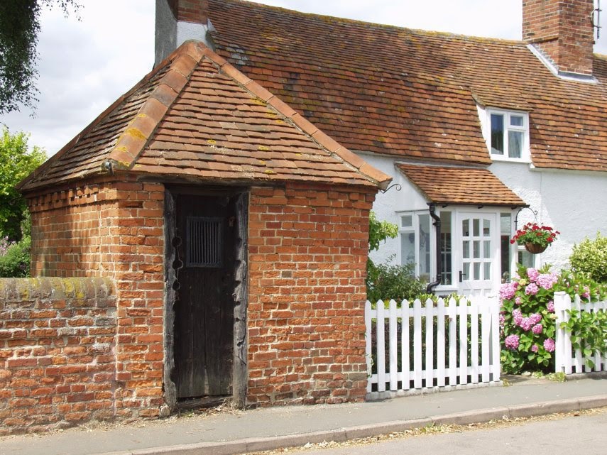 Roy's blog ESSEX. Lockups at Bradwell on Sea, Braintree and Canewdon.