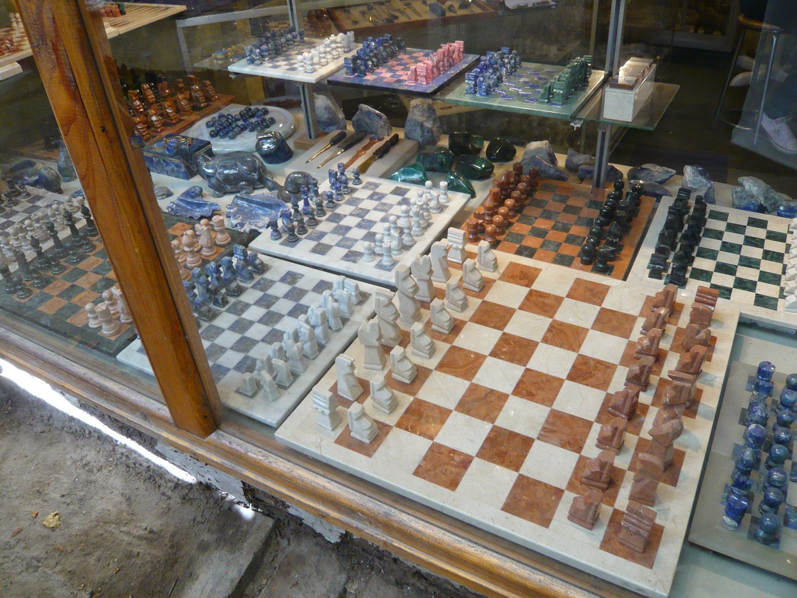 一天比一天好 南米チリ サンチャゴで購入の モアイ像のチェスセット