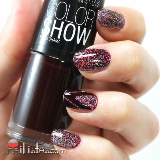 Nail art sencillo con esmalte holográfico de Flormar Nail art sencillo con esmalte holográfico de Flormar