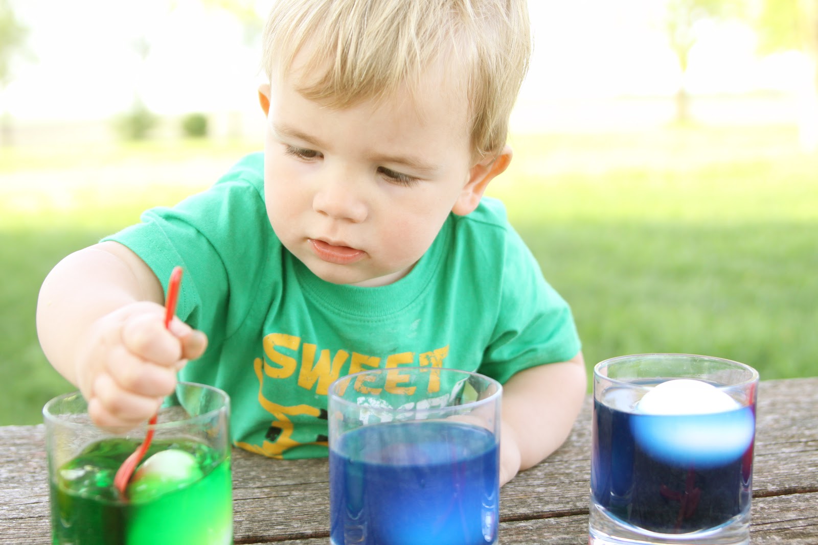 easter eggs {our first egg dying experience} » The Macs