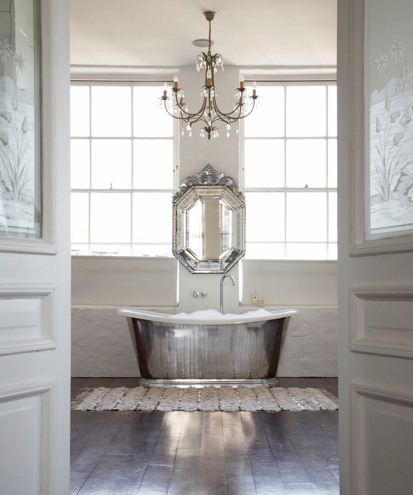 The Peak of Très Chic Glam It Up!