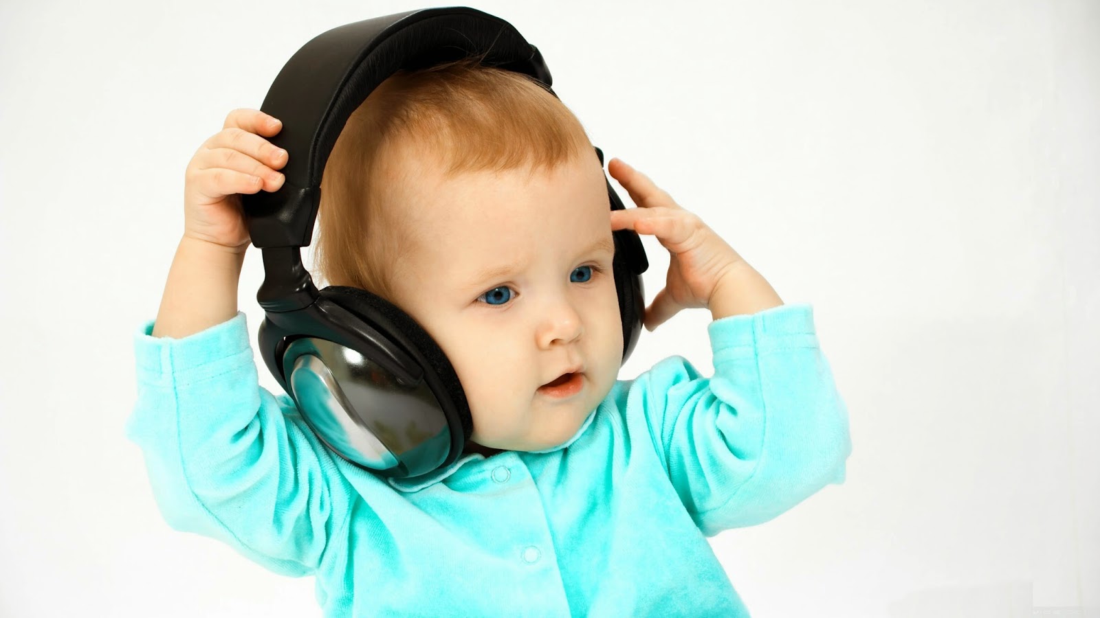 Cute Baby Listening Music Hd Wallpapers Free Download Hd Wallpapers