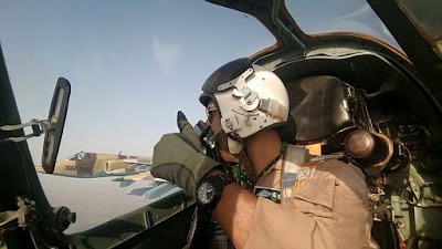 http://3.bp.blogspot.com/-G5Kn_PgrJFs/VgQFo6IEMaI/AAAAAAAAAgA/yalxPBXpcvs/s400/Su-25%2Bserial%2B2502%2B-%2B1.jpg