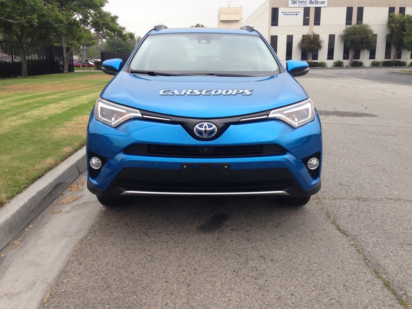 2016-Toyota-RAV4-5.jpg