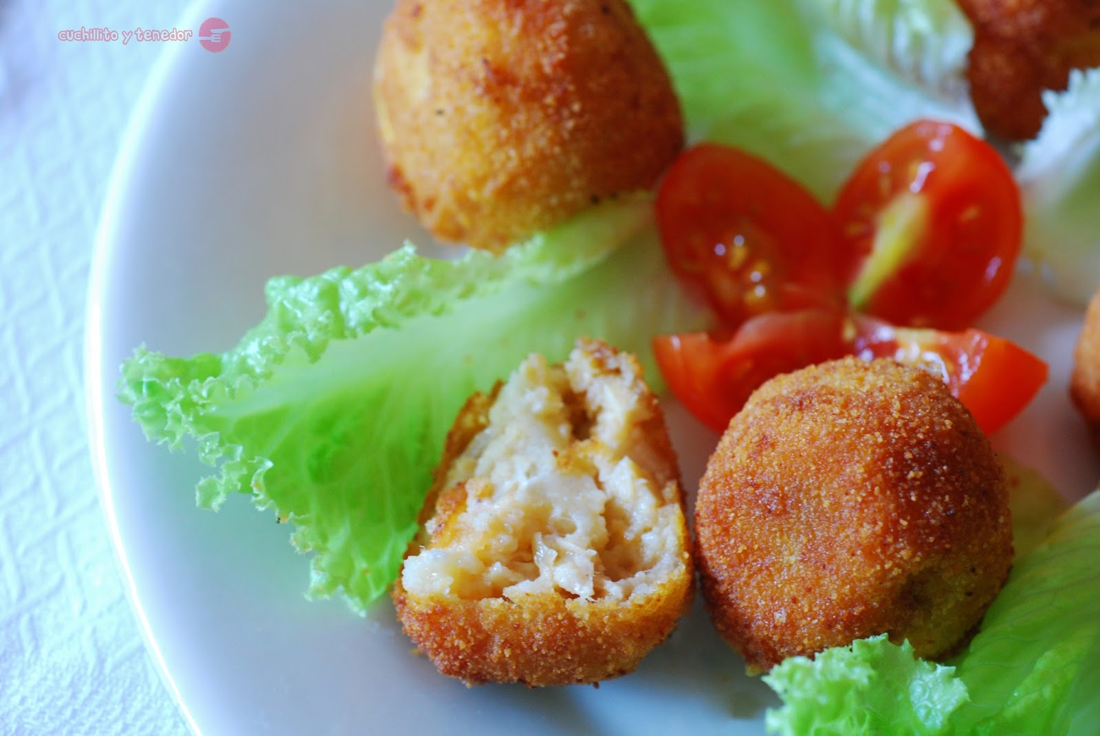 Croquetas de pollo asado. Cuchillito y Tenedor