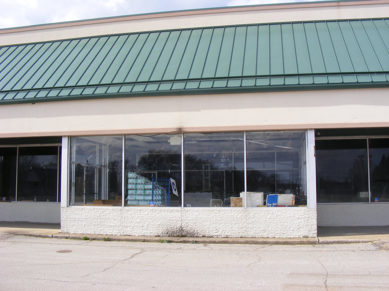 Thoughts At Large JUNKYARD EXPLORER Closed Big Wheel, Conneaut, Ohio