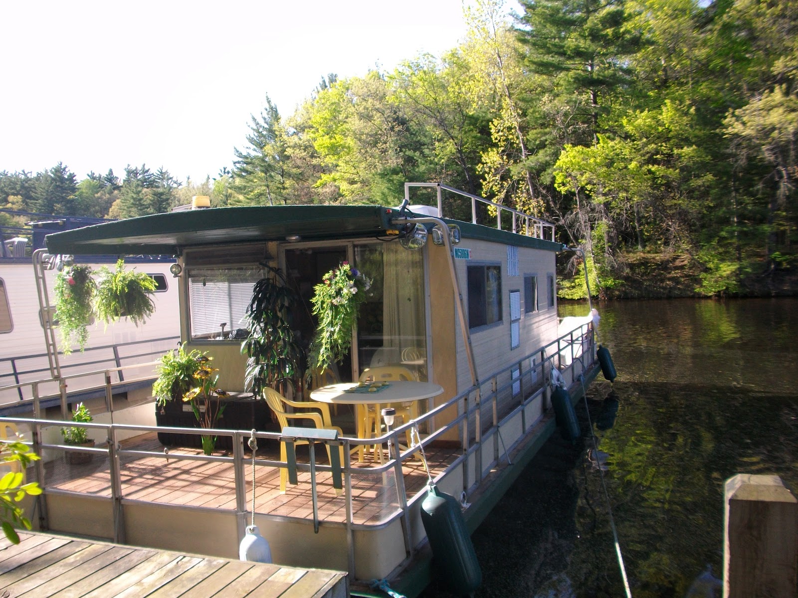 Hardy Dam Houseboat