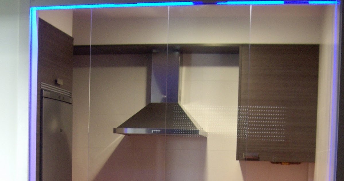 Suicon Dacha: SEPARACION CON PUERTA CORREDERA E ILUMINACION