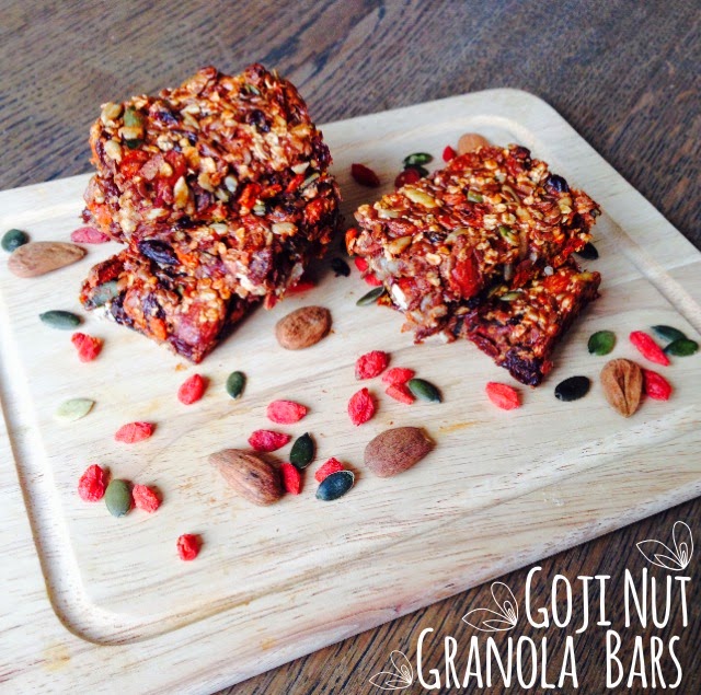 Dates & Almonds Goji Nut Granola Bars