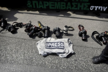 Jornalistas gregos suspensos por crítica a ministro